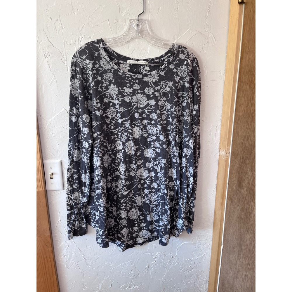 Peruvian Connection Gray Floral Long Sleeve Tunic Top M/L Cotton Blend Crew Neck